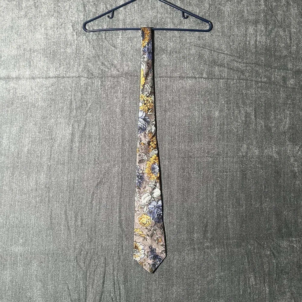 VTG Oleg Cassini Men's Necktie Floral Polyester Tie Blue Yellow Gray Classic